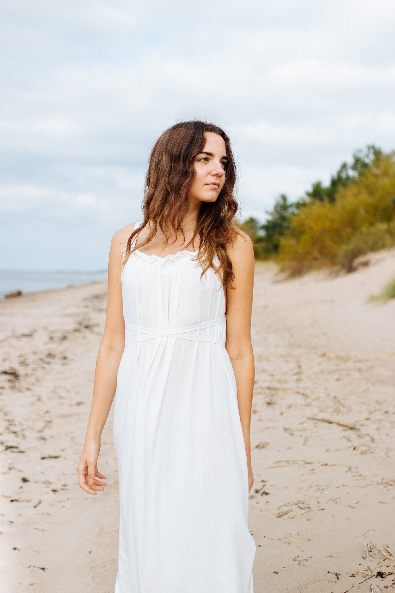 AURORA Dress with open back / Milky White / Black
