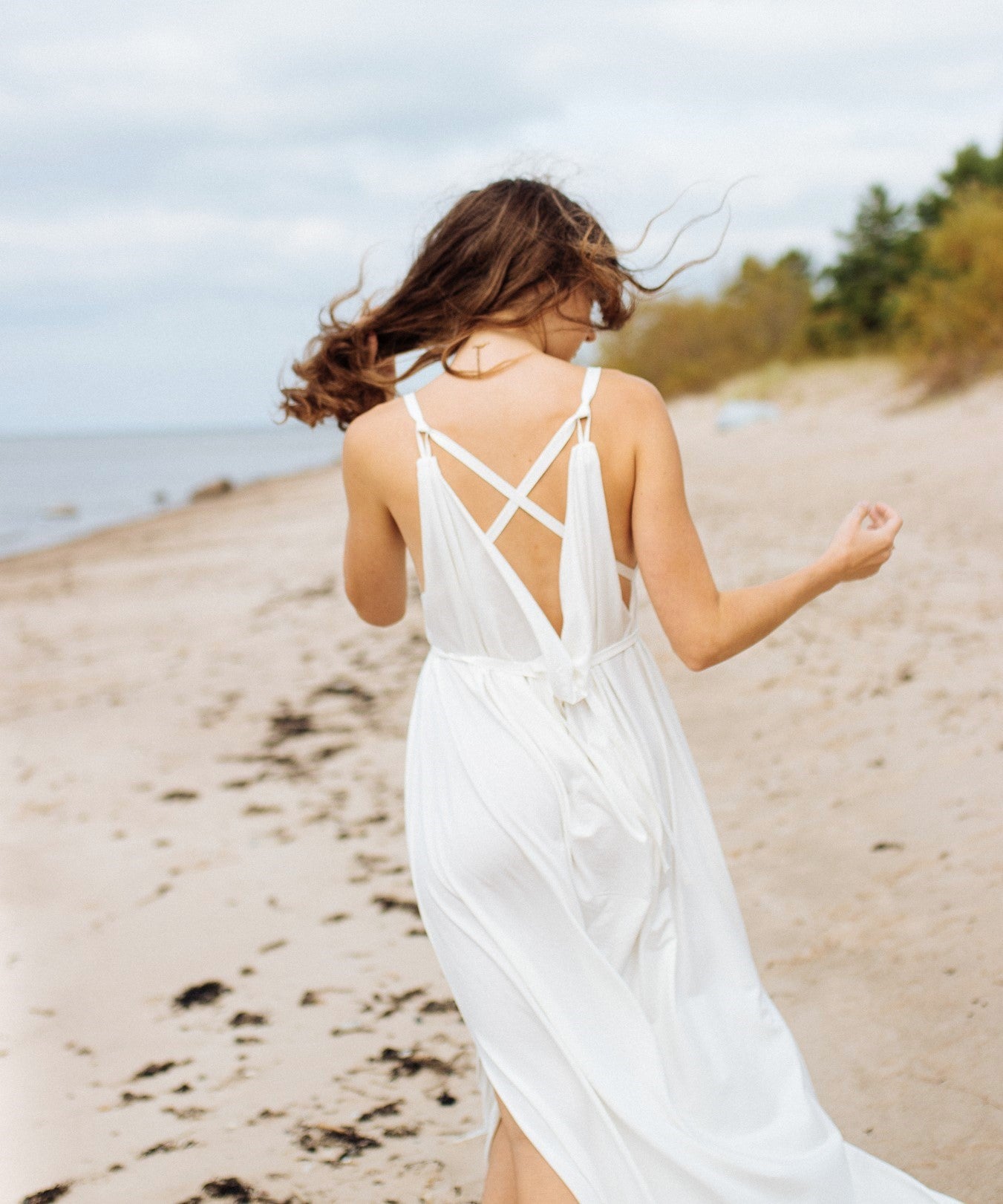 AURORA Dress with open back / Milky White / Black