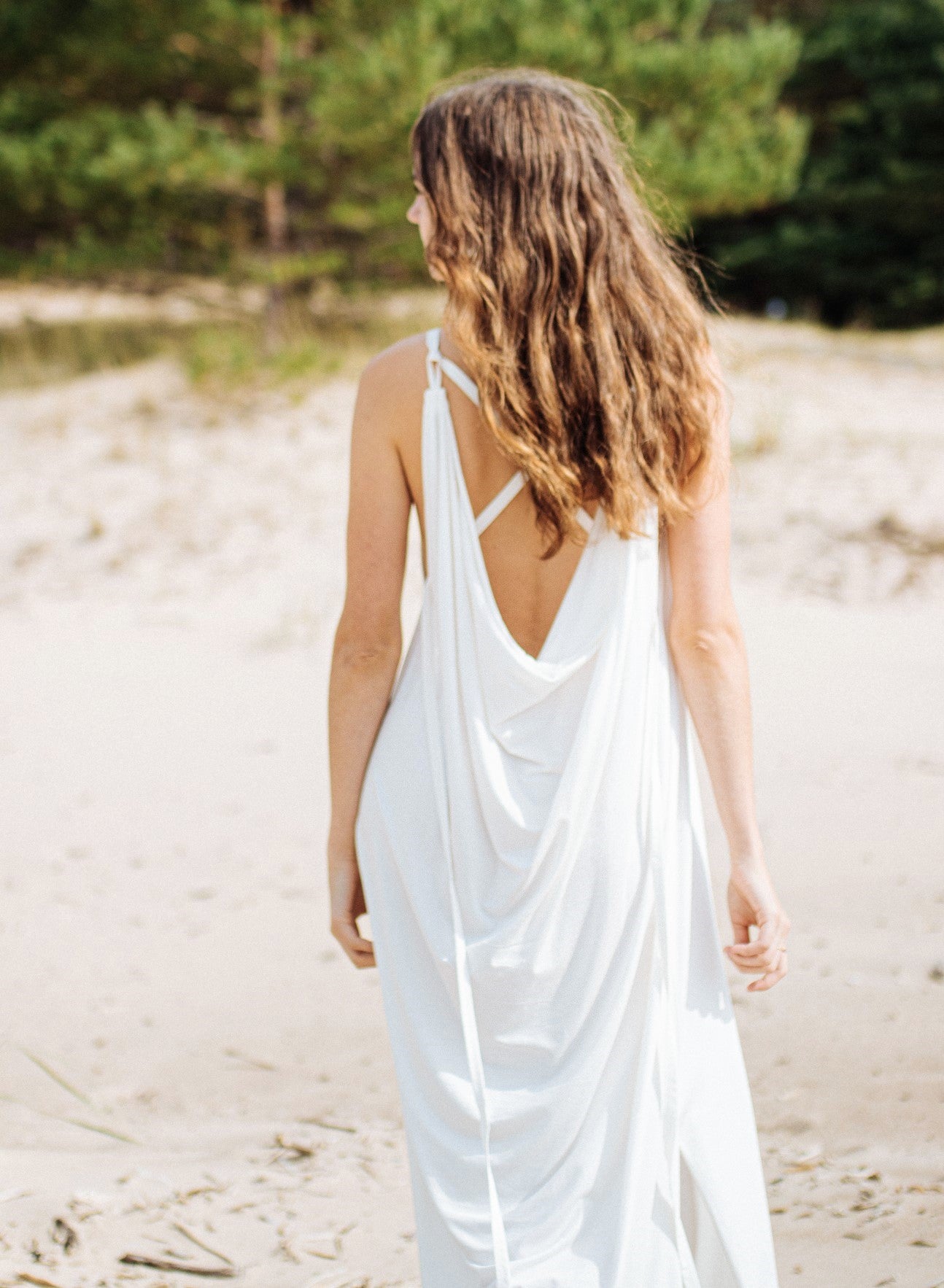 AURORA Dress with open back / Milky White / Black