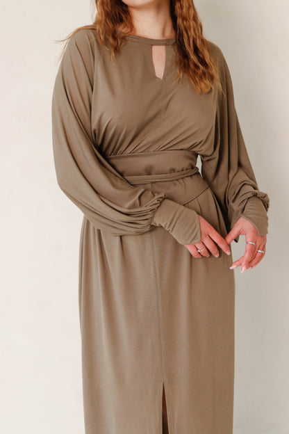 ARIA Royal Sleeves Dress / Smokey Quartz / Black