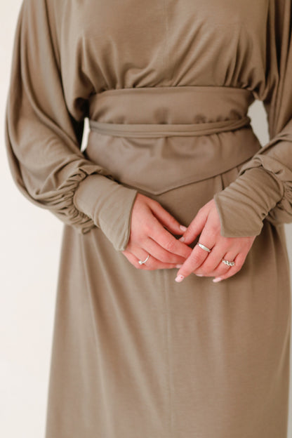 ARIA Royal Sleeves Dress / Smokey Quartz / Black