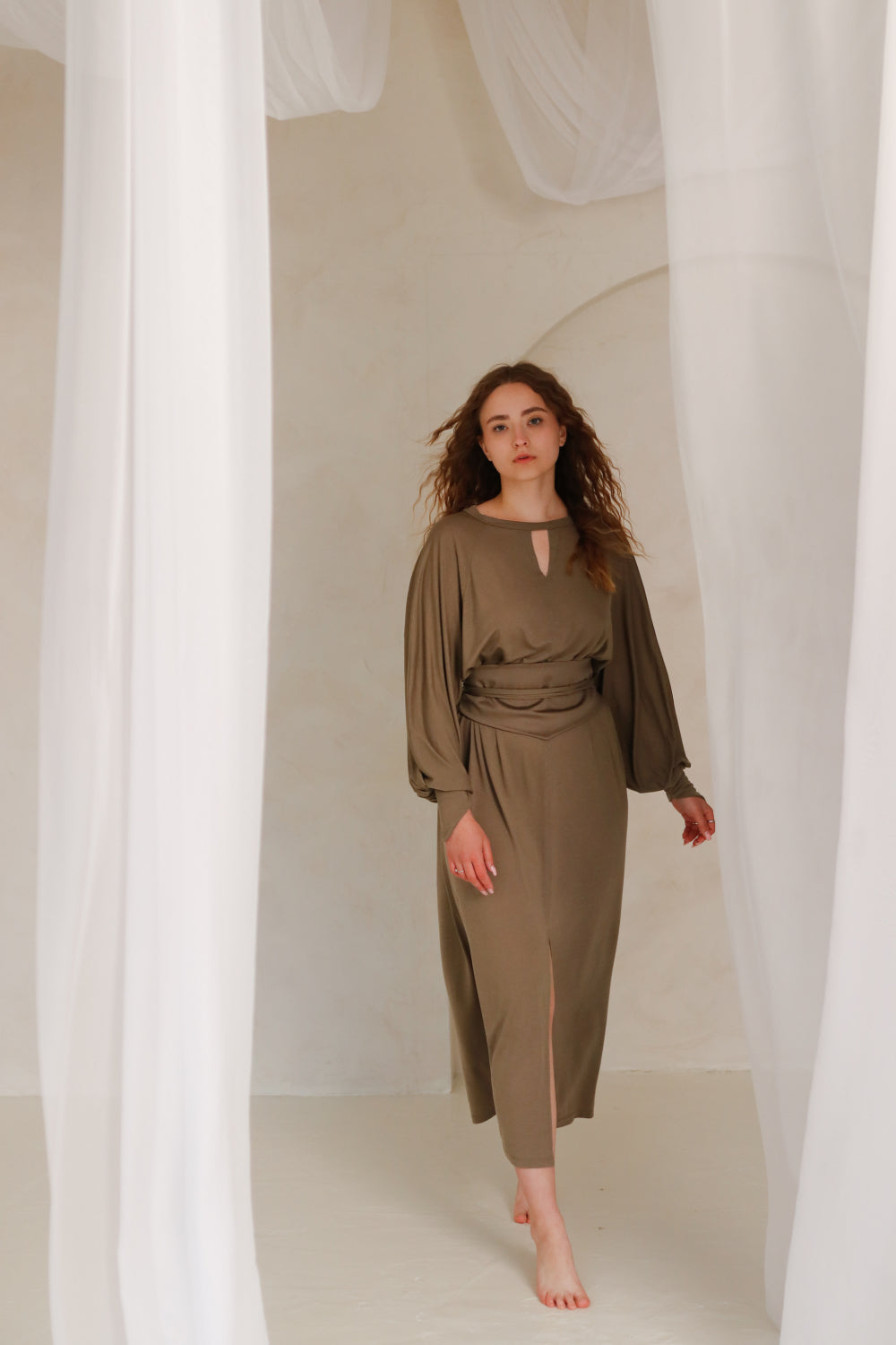ARIA Royal Sleeves Dress / Smokey Quartz / Black