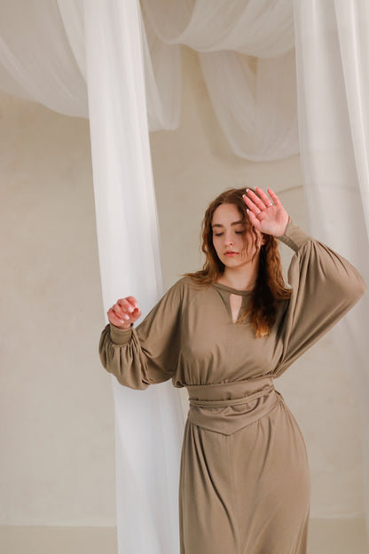 ARIA Royal Sleeves Dress / Smokey Quartz / Black