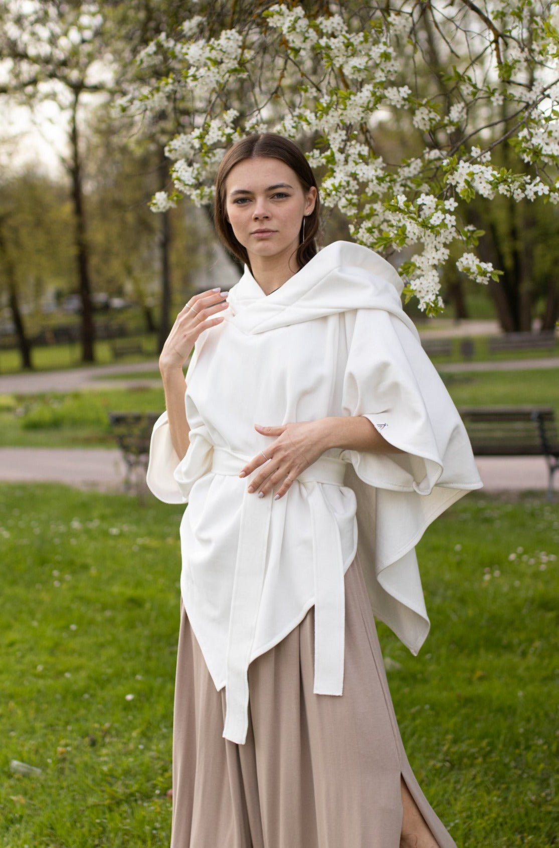 KIANA Shamanic Organic Cotton Poncho with Hood / Milky White / Natural / Black